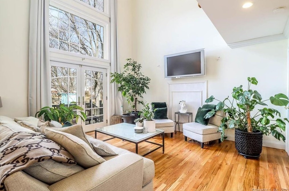 40 Corinthian Ave, Stratford, CT 06615