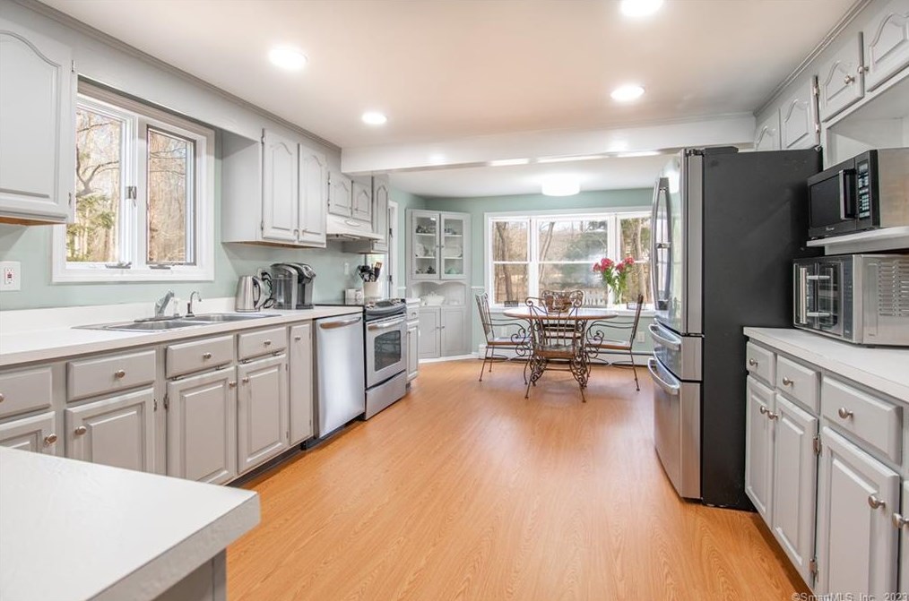 8 Skidmore, Sandy Hook, CT 06482