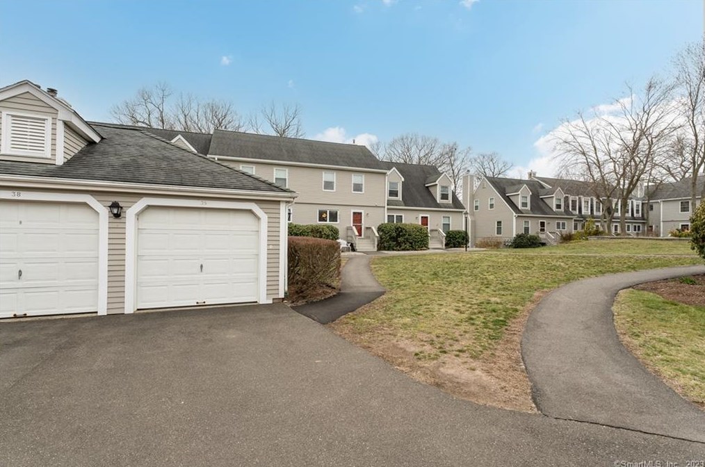 38 West Village Ct #38, Branford, CT 06405