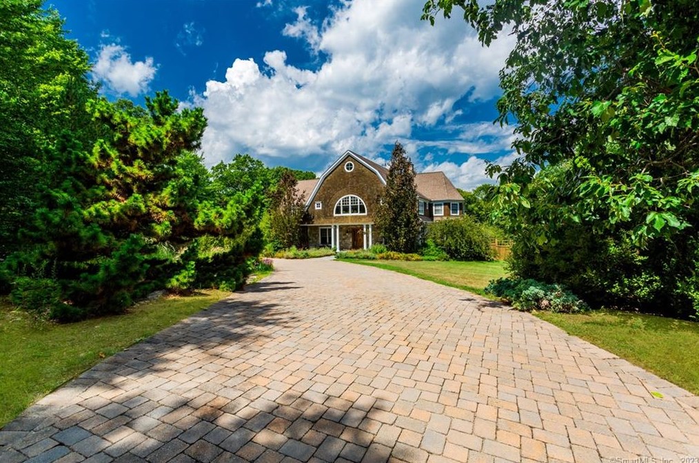 27 Walnut Ln, Weston, CT 06883-1417