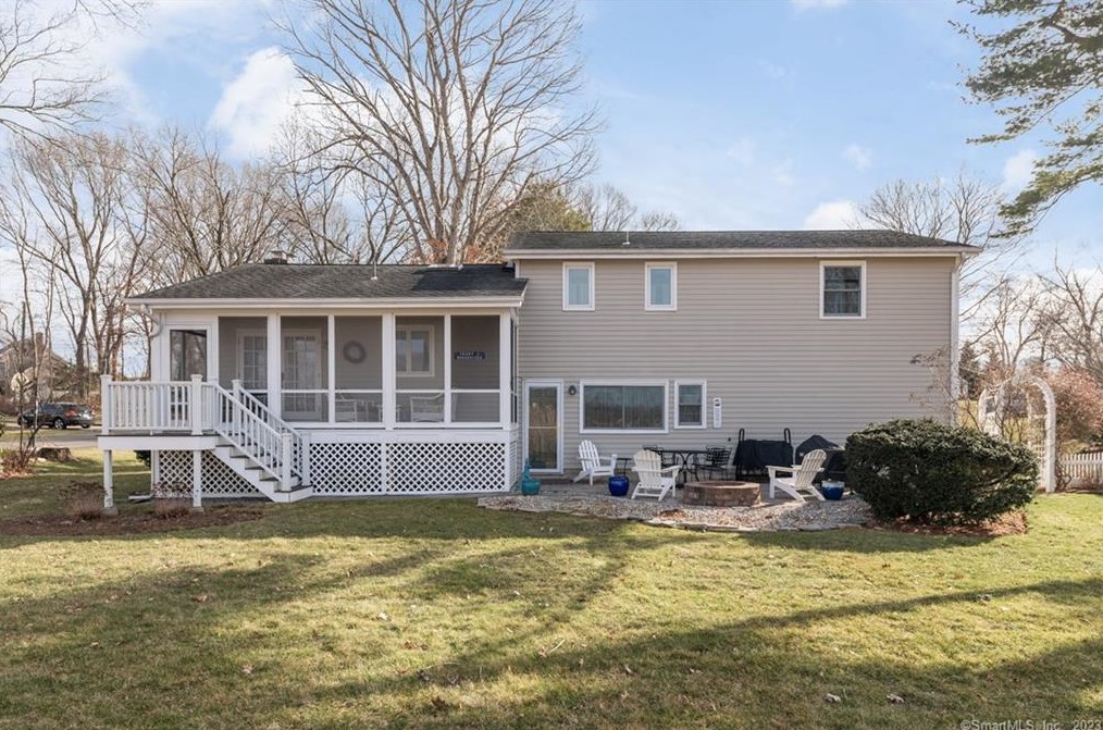 54 Riverside Dr, Branford, CT 06405 exterior