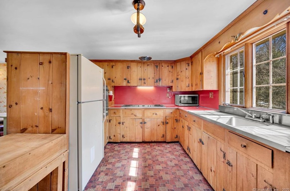 62 Nova Scotia Hill Rd, Watertown CT  06795-2007 exterior