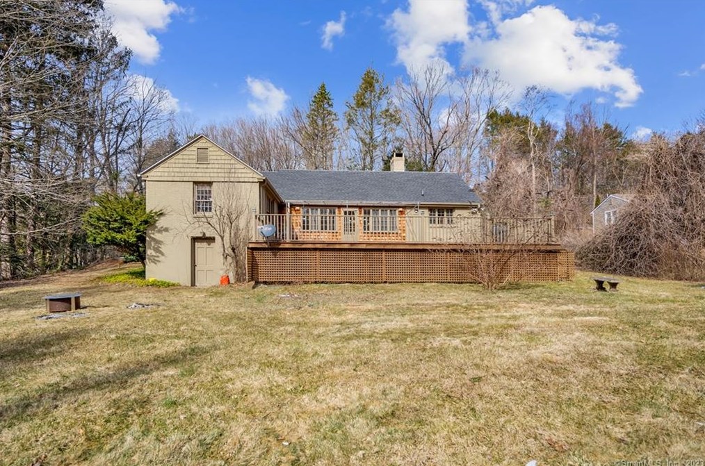 62 Nova Scotia Hill Rd, Watertown CT  06795-2007 exterior