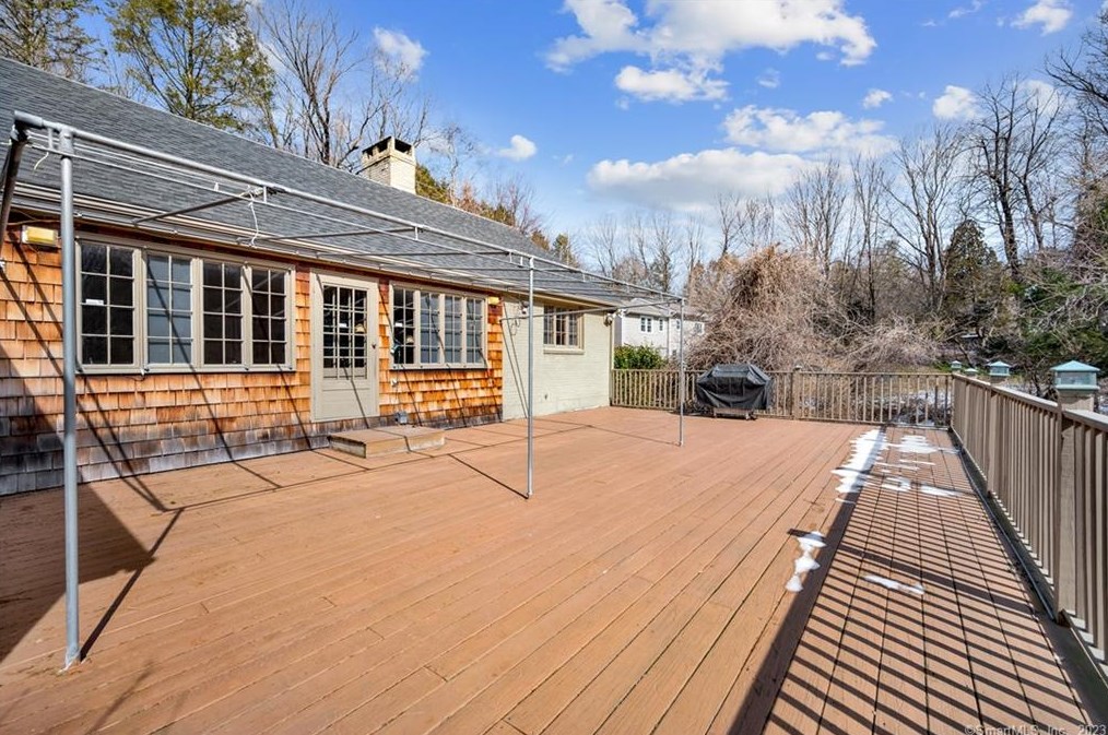 62 Nova Scotia Hill Rd, Watertown CT  06795-2007 exterior