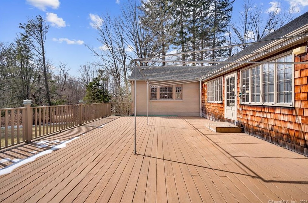 62 Nova Scotia Hill Rd, Watertown CT  06795-2007 exterior