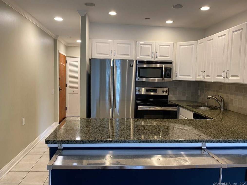 51 Schuyler Ave #4d, Stamford, CT