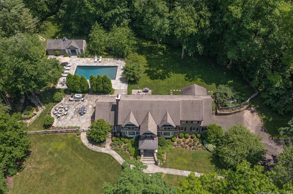 17 Turtle Back Ln W, New Canaan, CT 06840