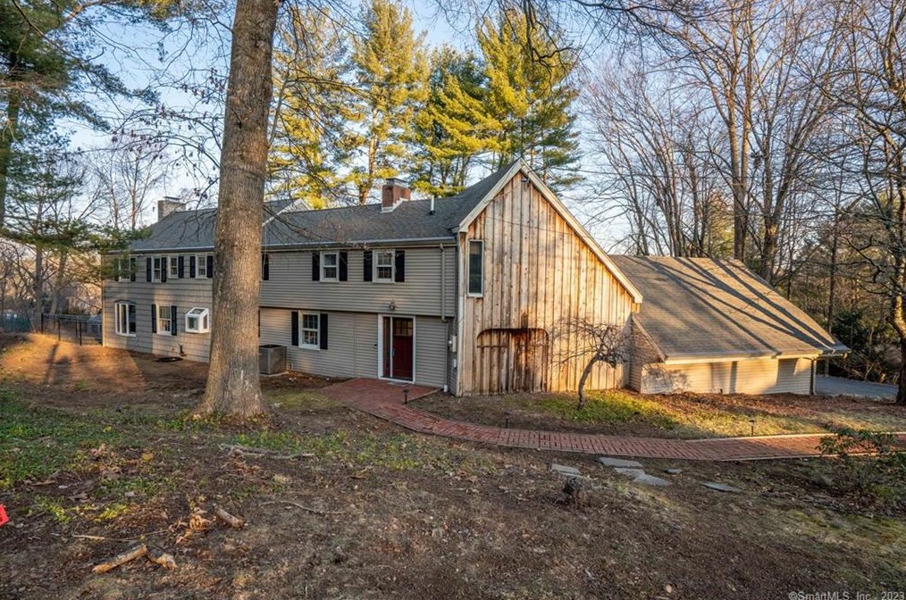26 Hillsboro Dr, Hartford, CT 06107