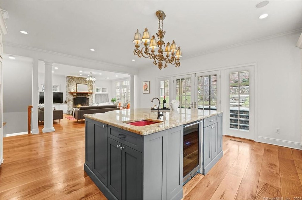 81 Compo Rd S Ln, Westport CT  06880 exterior