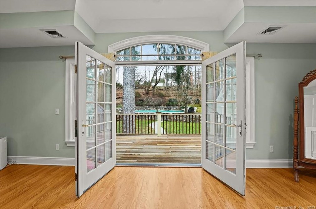 81 Compo Rd S Ln, Westport CT  06880 exterior