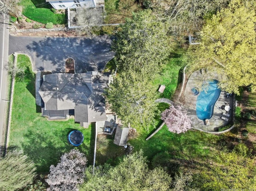 81 Compo Rd S Ln, Westport CT  06880 exterior