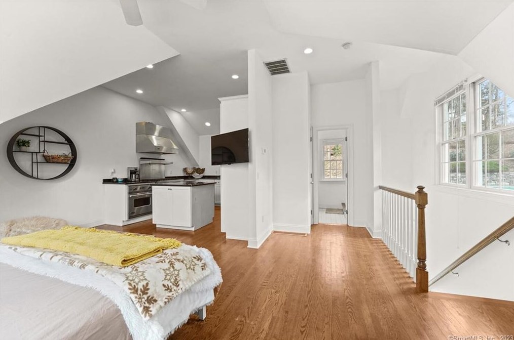 81 Compo Rd S Ln, Westport CT  06880 exterior