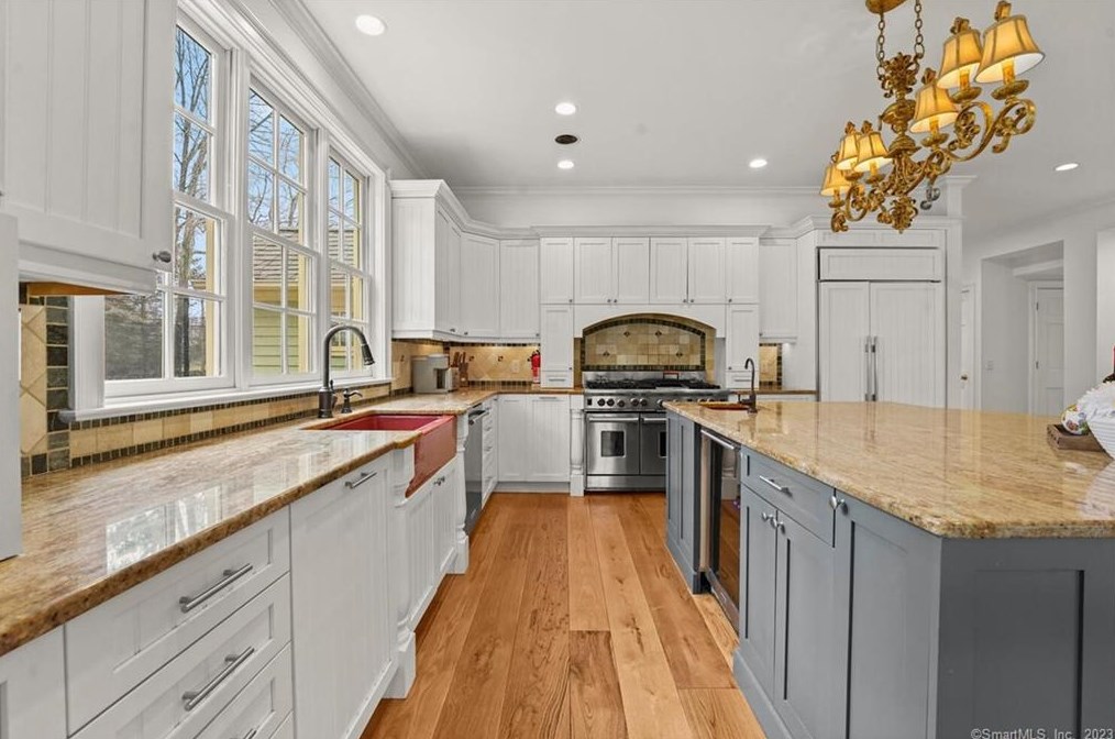 81 Compo Rd S Ln, Westport CT  06880 exterior