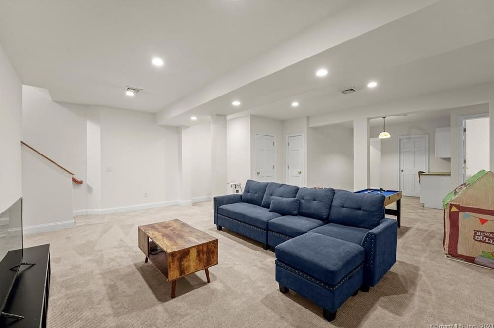 81 Compo Rd S Ln, Westport CT  06880 exterior