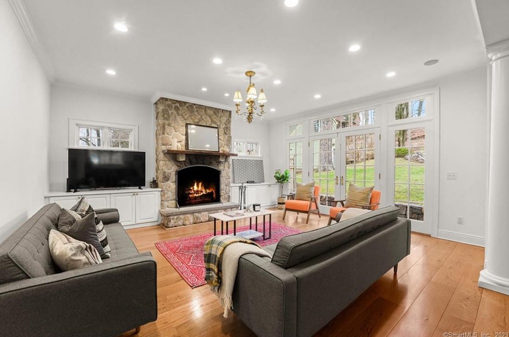 81 Compo Rd S Ln, Westport CT  06880 exterior