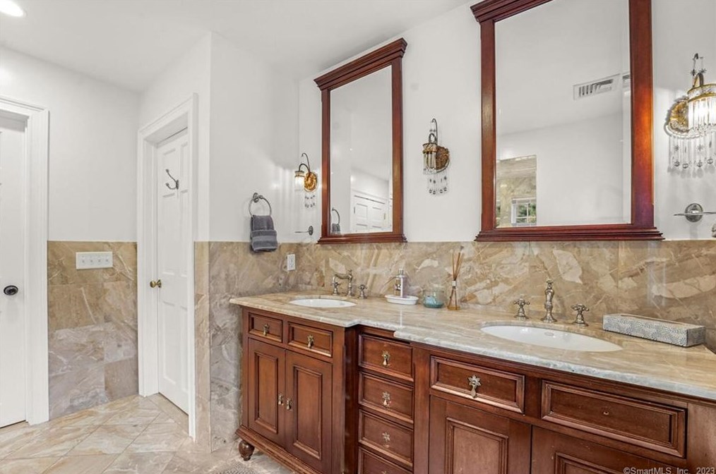 81 Compo Rd S Ln, Westport CT  06880 exterior