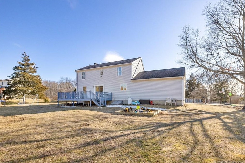 20 Oakleaf Dr, Colchester, CT 06415