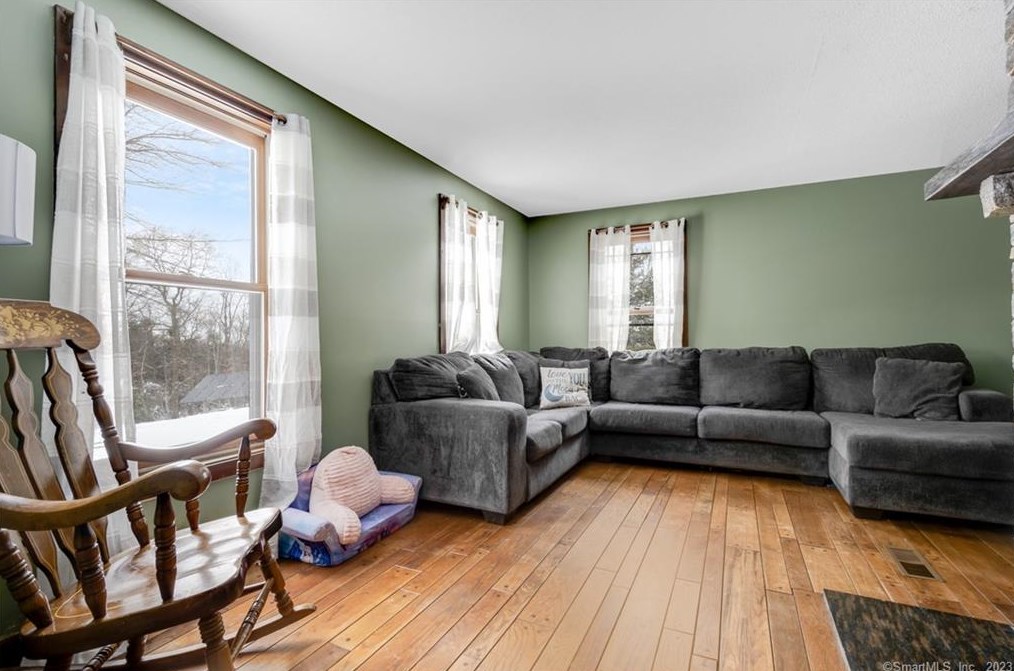 129 Mountain Spring Rd, Tolland CT  06084-2932 exterior