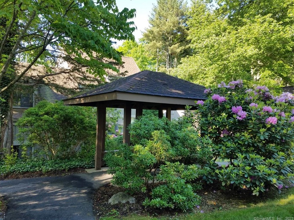 98 Heritage Vlg #e, Southbury, CT