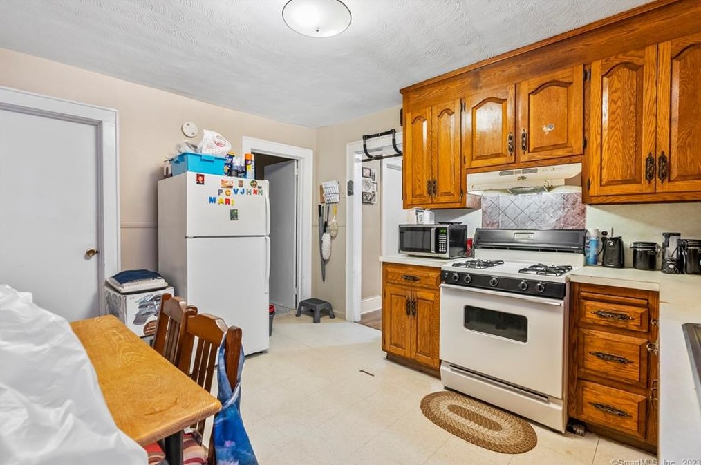 51 Bodwell St, Hartford CT 06114-2604 exterior