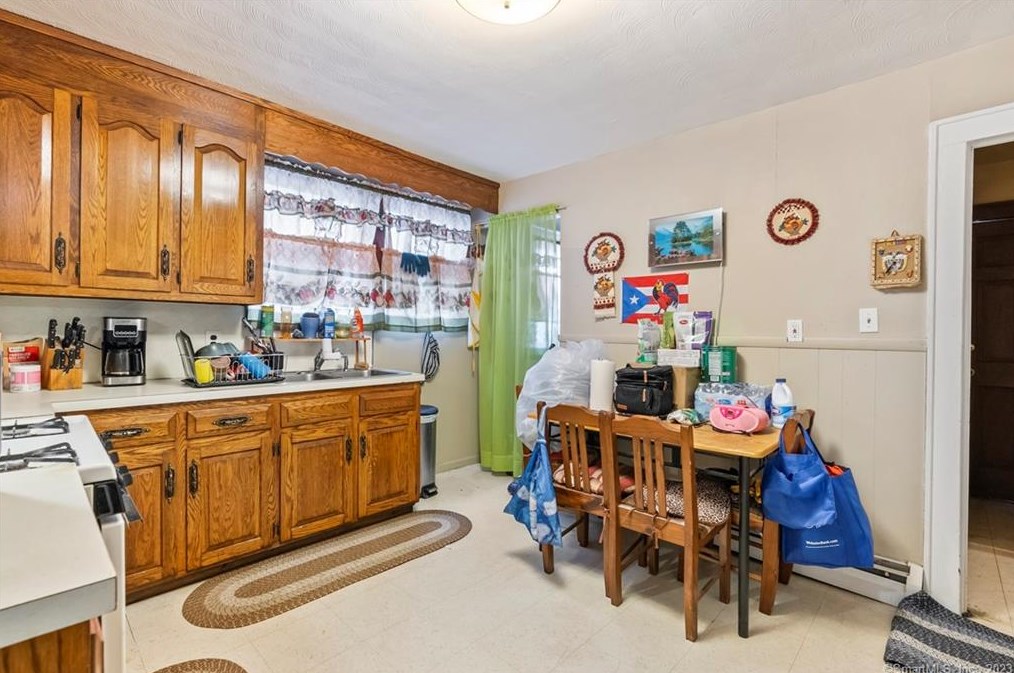 51 Bodwell St, Hartford CT 06114-2604 exterior