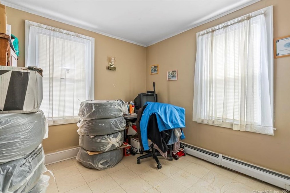 51 Bodwell St, Hartford CT 06114-2604 exterior