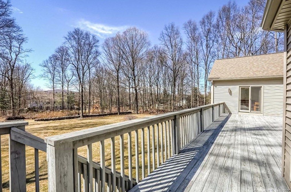 20 Woodridge Ln, Danbury, CT 06812