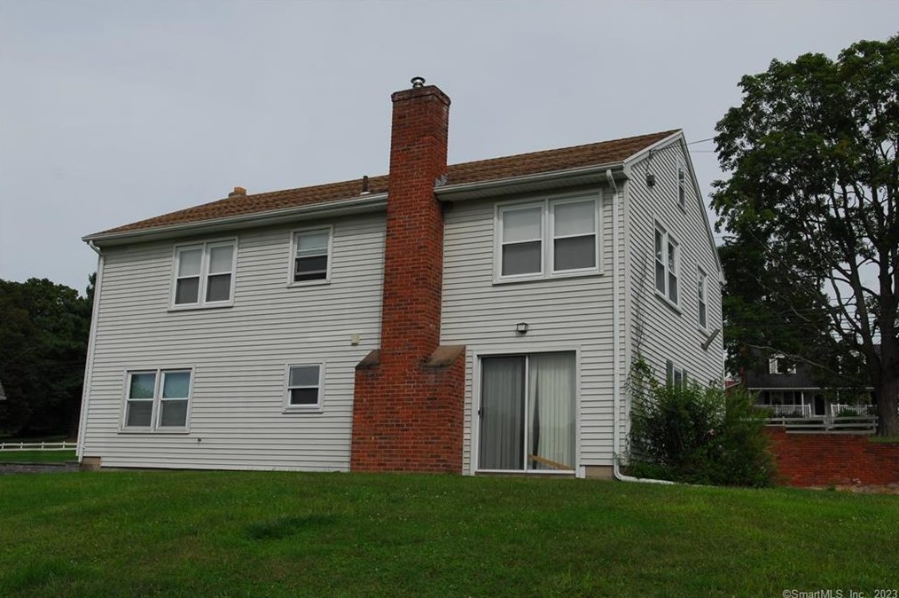 99 Pond Hill Rd, North Haven, CT 06473