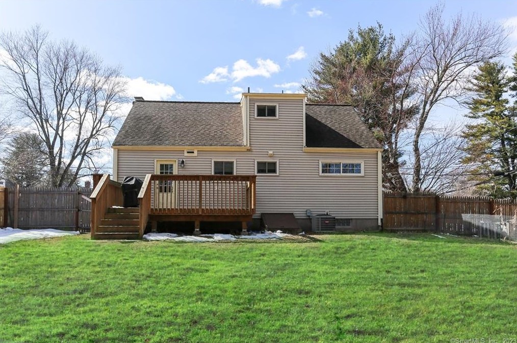 2 Hayes Rd, Simsbury CT  06081-9632 exterior