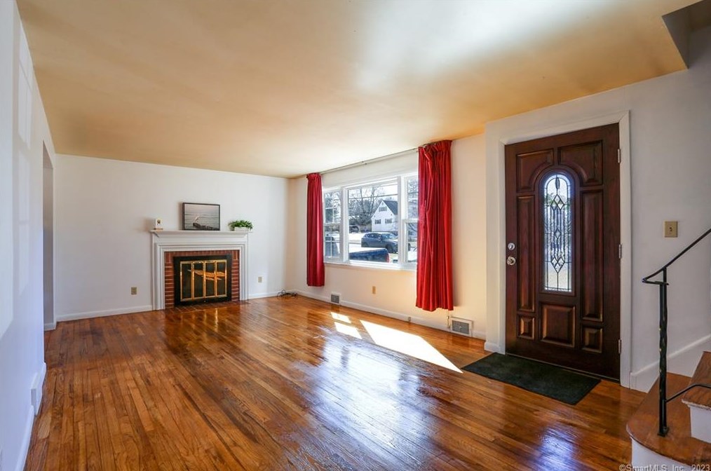 2 Hayes Rd, Simsbury CT  06081-9632 exterior
