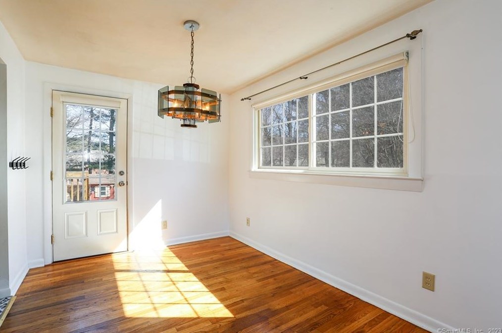 2 Hayes Rd, Simsbury CT  06081-9632 exterior