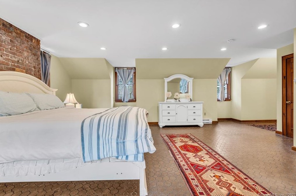 193 Horse Pond Rd, Madison CT  06443-2550 exterior