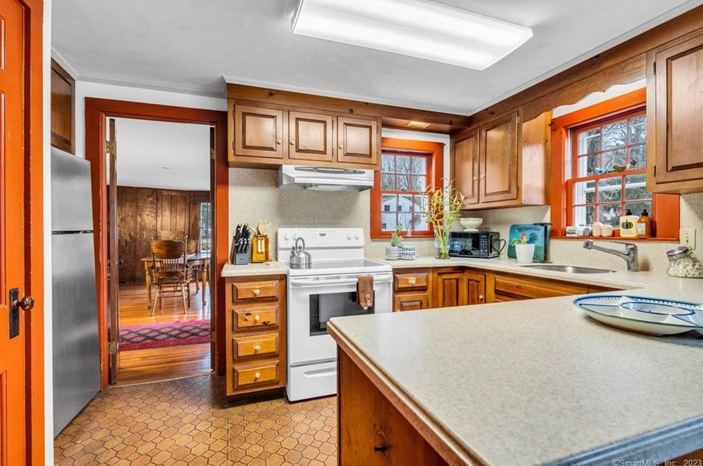 193 Horse Pond Rd, Madison CT  06443-2550 exterior