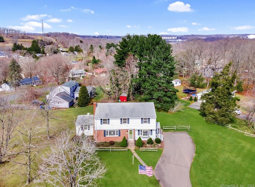 27 Winthrop Blvd, Cromwell, CT 06416-1261