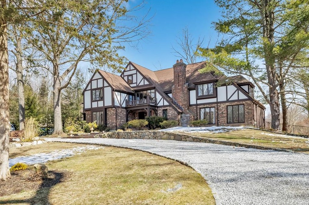 23 Russett Rd, Sandy Hook, CT 06482