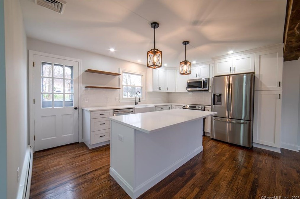 93 Lockwood Dr, Watertown CT  06795-2511 exterior