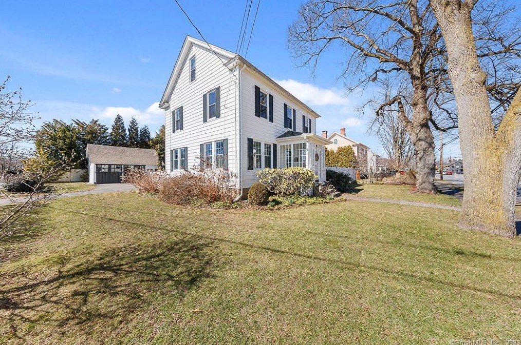 90 S Pine Creek Rd, Fairfield, CT 06824
