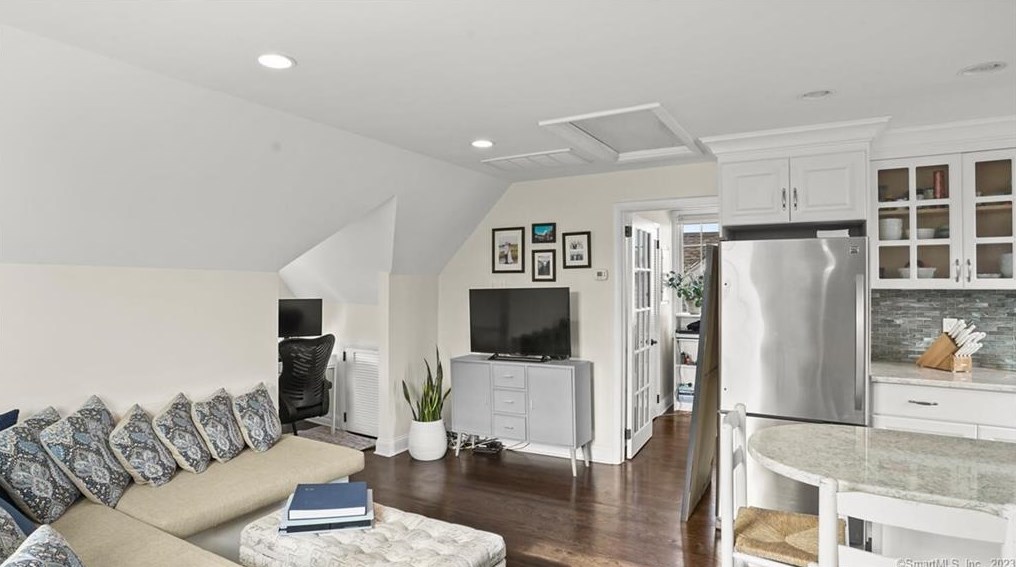16 Division St #b, Greenwich, CT 06830