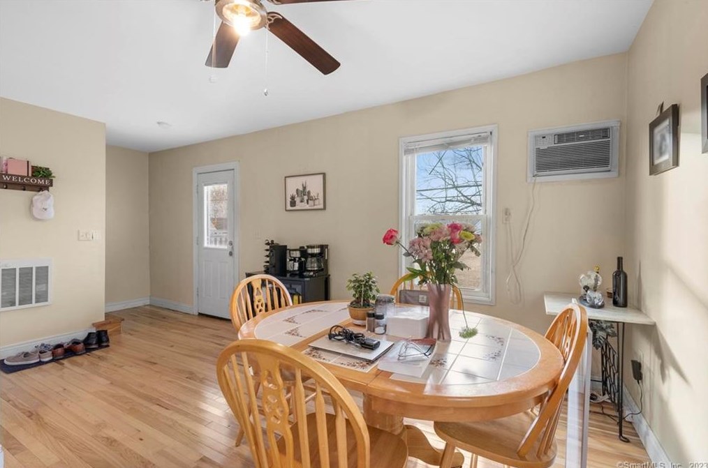 34 Sunnyside Ave, Putnam, CT 06260