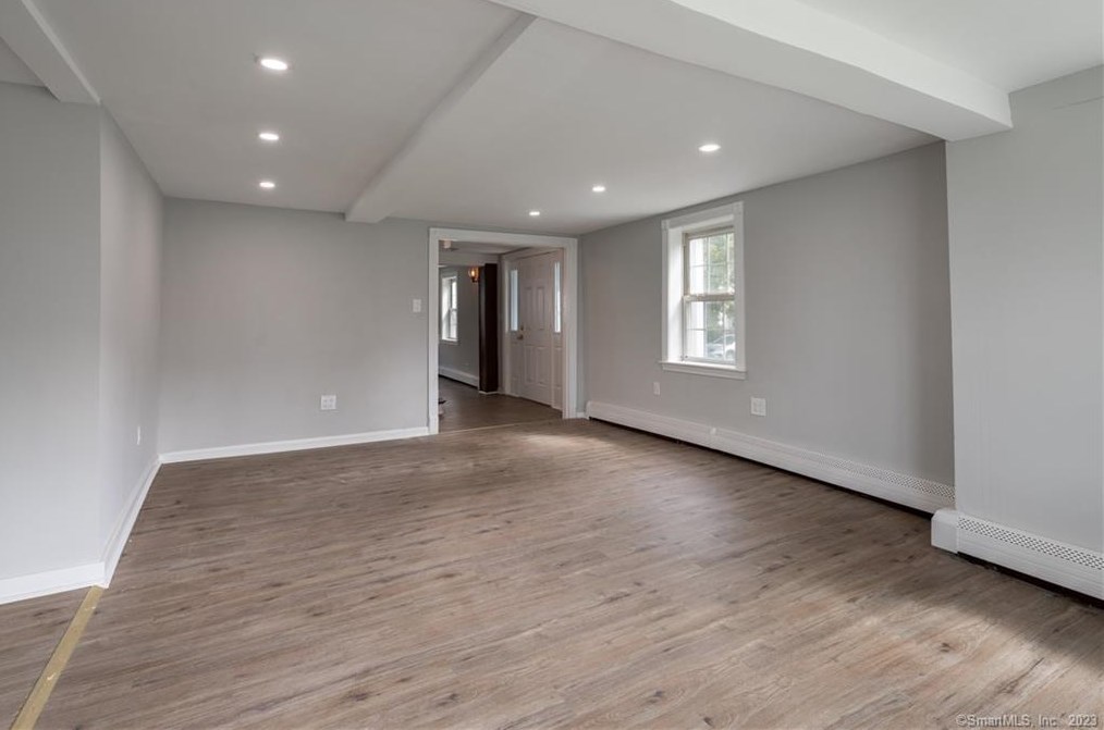 17 Pleasant St, Cromwell CT  06416-2323 exterior