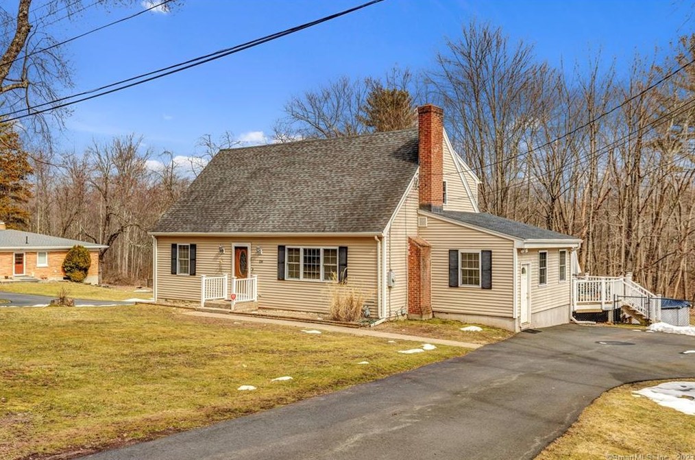 134 Wadhams Rd, Bloomfield, CT 06002