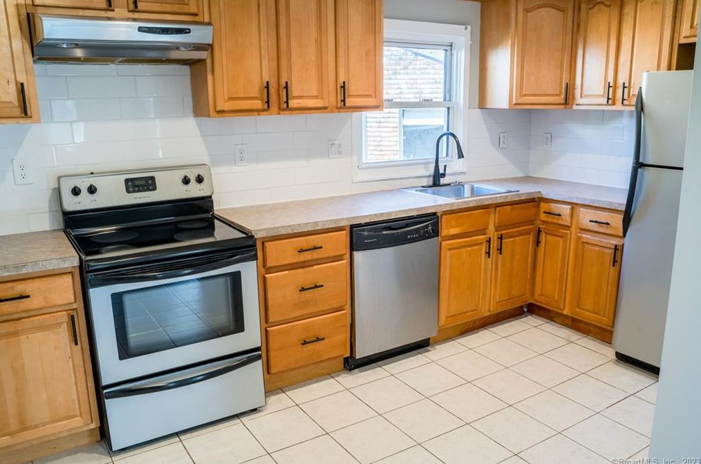 27 Ledyard, Bloomfield, CT 06002