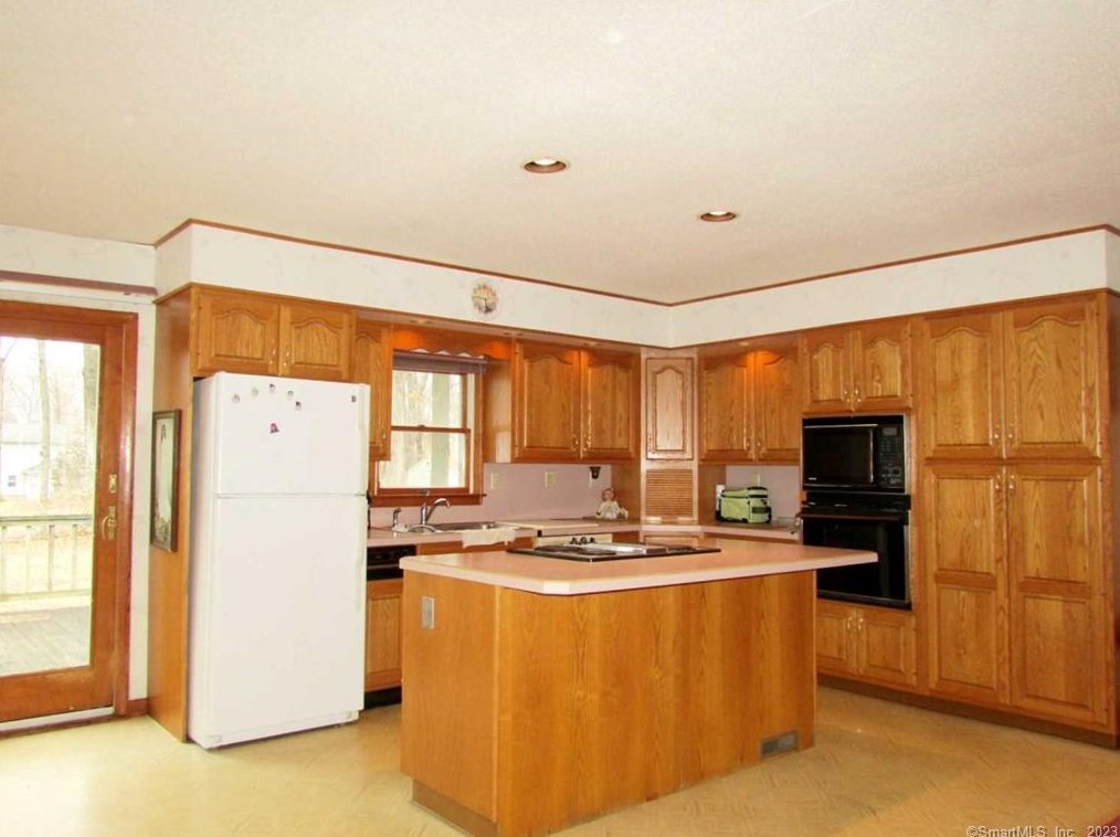 36 Osullivan Dr, Bristol, CT 06010