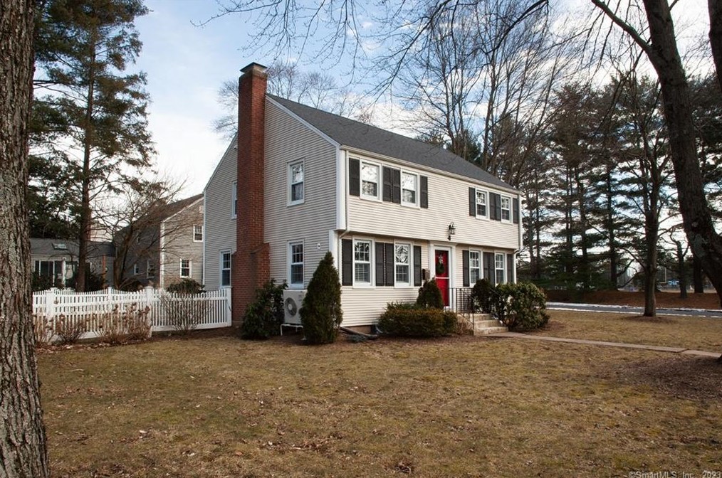 4 Winterset Ln, Hartford, CT 06117