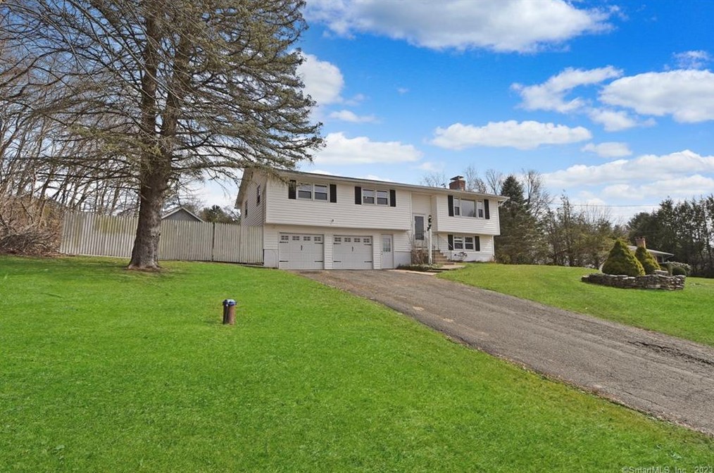 365 Ledgewood Rd, Watertown, CT 06795