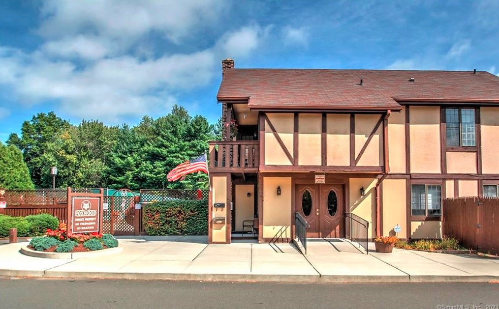 131 Foxwood Close #131, Milford, CT 06461