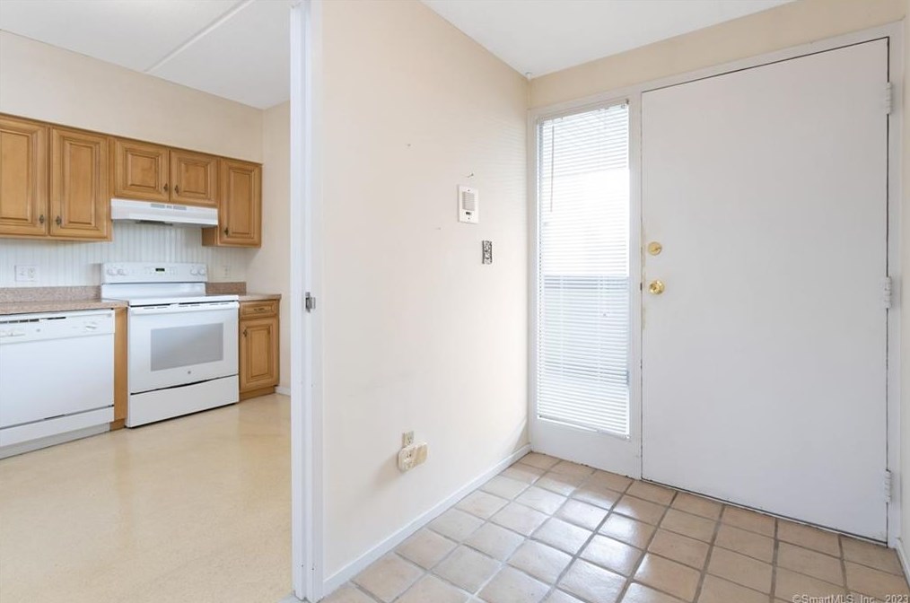 85 Viscount Dr #a43, Milford, CT 06460