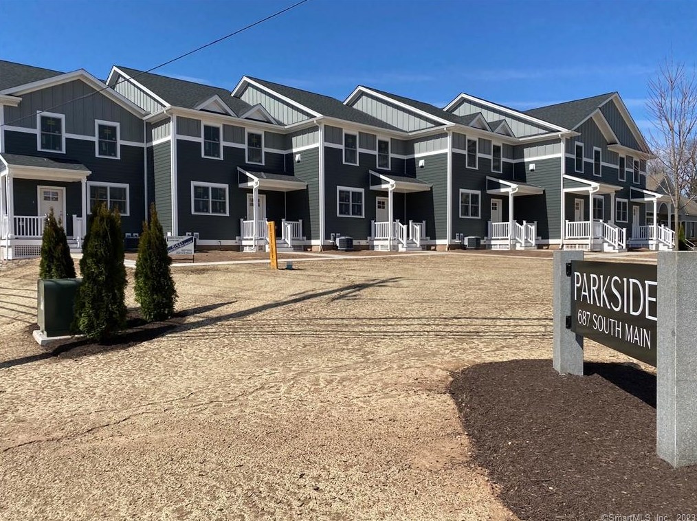 687 S Main St #6, Cheshire, CT 06410