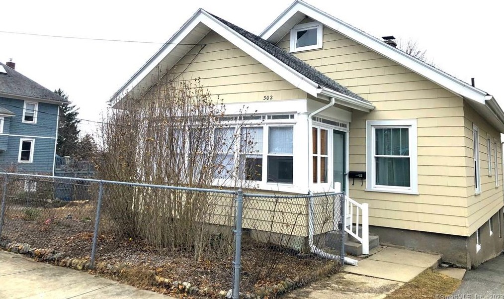 302 Crystal Ave, United States Coast Guard Ac, CT 06320