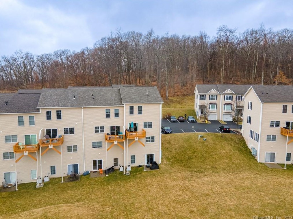 15 Scuppo Rd, Danbury CT  06811-5303 exterior